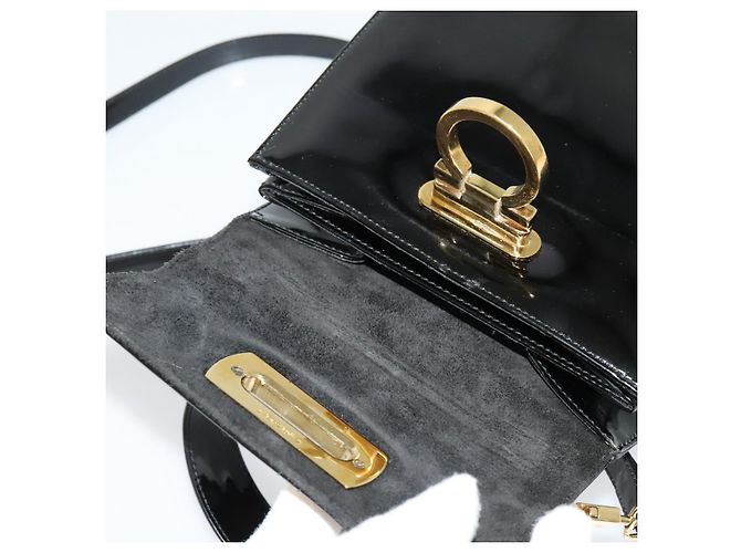 Borsa a mano Gancini in smalto 2 in 1 nera e oro Auth 138879 di Salvatore Ferragamo - vista 10