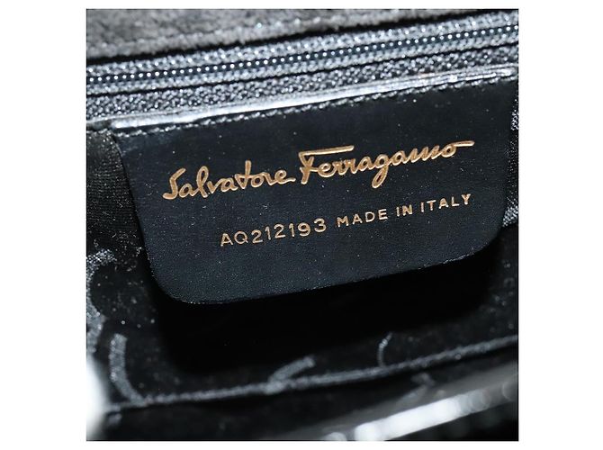 Borsa a mano Gancini in smalto 2 in 1 nera e oro Auth 138879 di Salvatore Ferragamo - vista 12
