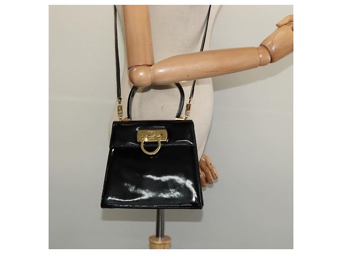 Borsa a mano Gancini in smalto 2 in 1 nera e oro Auth 138879 di Salvatore Ferragamo - vista 23