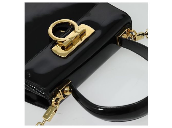 Borsa a mano Gancini in smalto 2 in 1 nera e oro Auth 138879 di Salvatore Ferragamo - vista 6