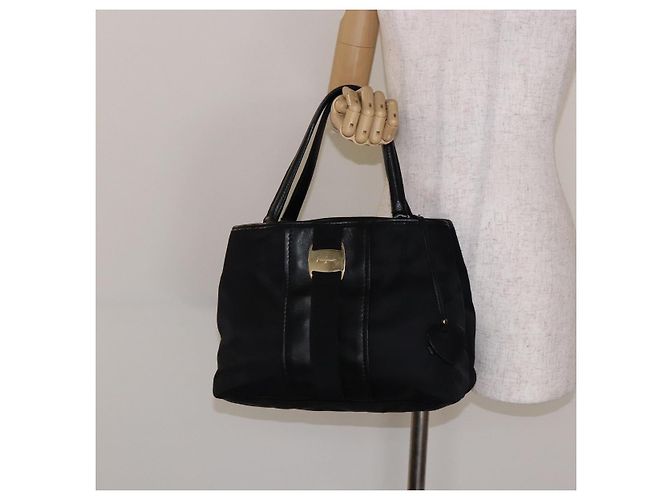 Borsa Tote Vala in Nylon Nero e Oro Salvatore Ferragamo Auth hk2909 D'oro - vista 23