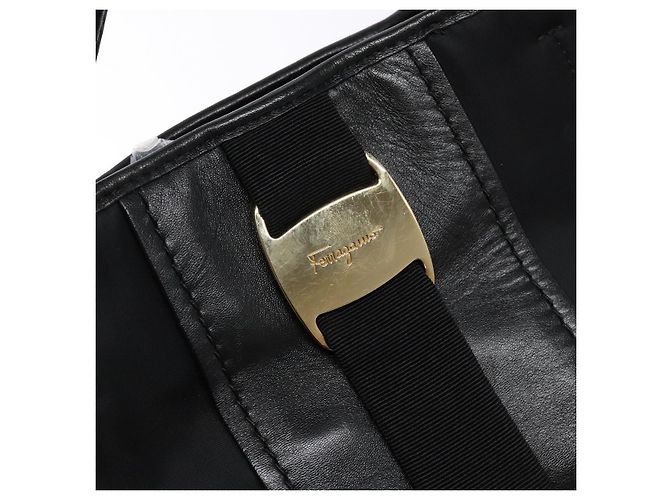 Borsa Tote Vala in Nylon Nero e Oro Salvatore Ferragamo Auth hk2909 D'oro - vista 9