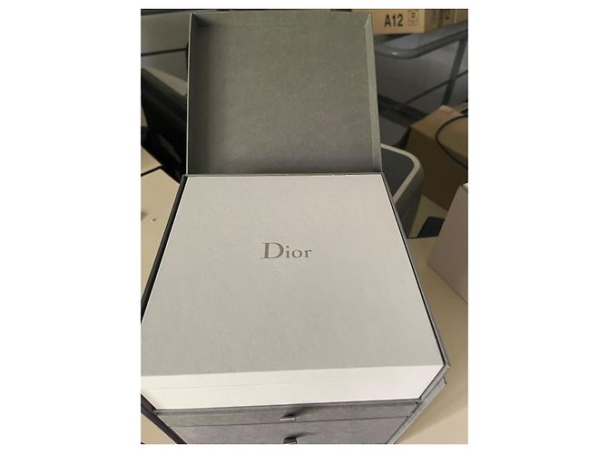 Téléphone mobile Christian Dior rouge plaqué or - vue 5