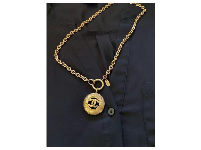 Cambon Collana con Medaglione Chanel Giallo Metallo - vista 2