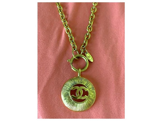 Cambon Collana con Medaglione Chanel Giallo Metallo - vista 4