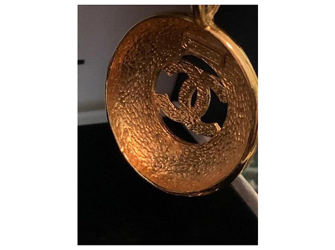 Cambon Collana con Medaglione Chanel Giallo Metallo - vista 6