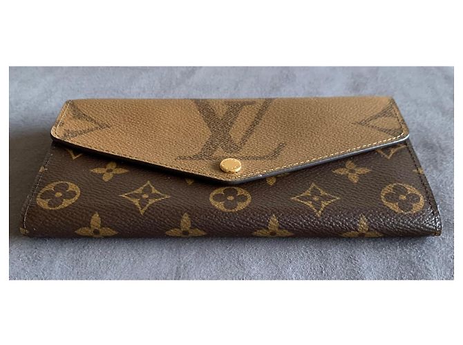 Louis Vuitton Cartera Sarah Monogram Reverse Giant - vista 5