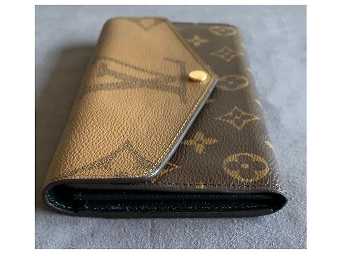 Louis Vuitton Cartera Sarah Monogram Reverse Giant - vista 7