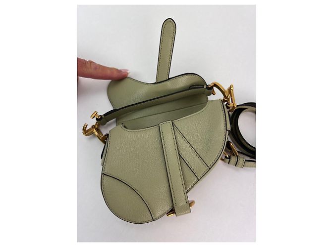 Borsa Micro Saddle in pelle di capra verde chiaro con tracolla Christian Dior - vista 10
