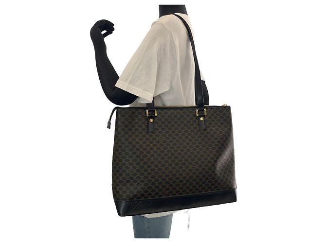 Céline Borsa tote in PVC Macadam vintage di Celine Marrone - vista 7