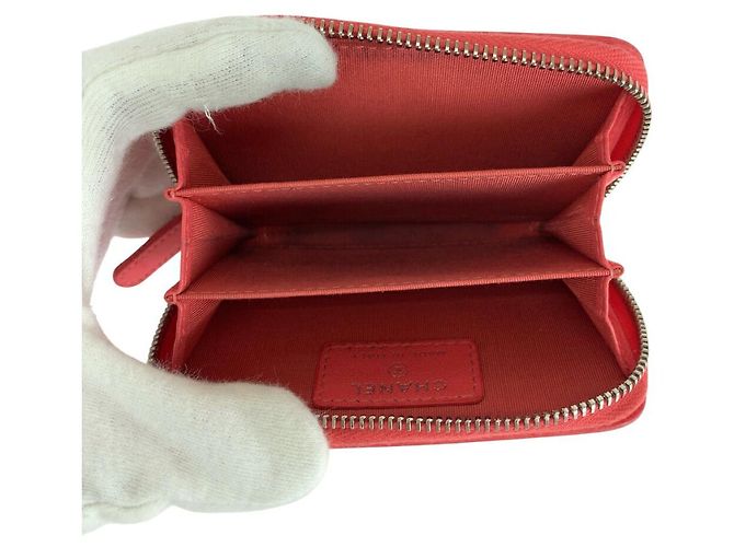 Billetera compacta de piel de cordero matelassé Chanel Roja - vista 9