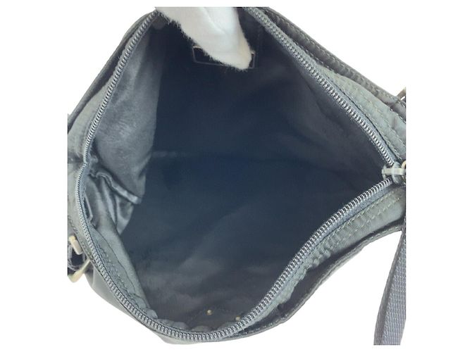 Bolso cruzado de nylon tessuto con logo triangular Prada Negro - vista 9