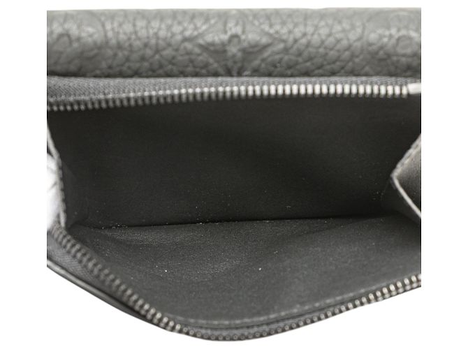 Slender Schlanker Pilot-Wallet aus schwarzem Monogram Taurillon von Louis Vuitton - Ansicht 5