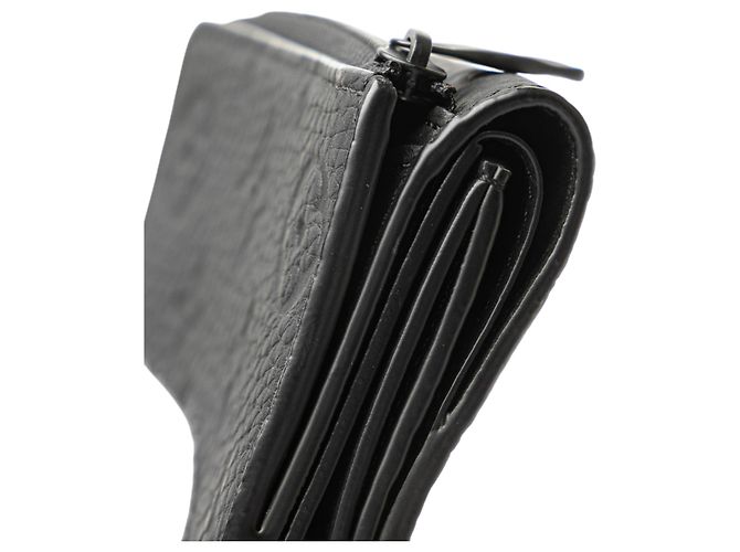 Slender Schlanker Pilot-Wallet aus schwarzem Monogram Taurillon von Louis Vuitton - Ansicht 7