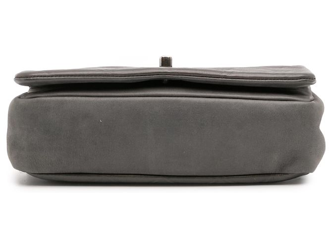 Chanel Nova Bolsa Chic em Couro de Bezerro Cinza com Estampa de Diamante Marrom Cinza antracite - vista 3