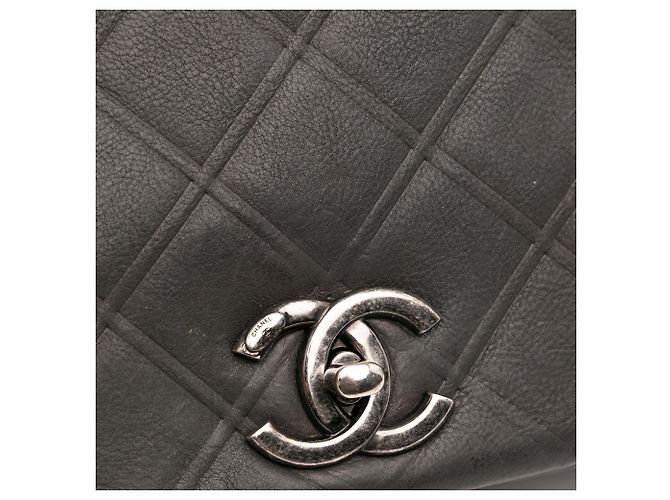 Chanel Nova Bolsa Chic em Couro de Bezerro Cinza com Estampa de Diamante Marrom Cinza antracite - vista 9