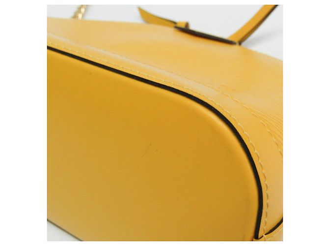 Bolsa de Ombro MINI Alma em Epi Louis Vuitton Dourado Amarelo - vista 6