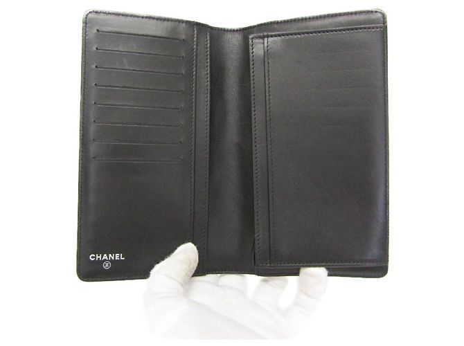 Carteira longa de couro feminina com charme símbolo Chanel Preto - vista 4