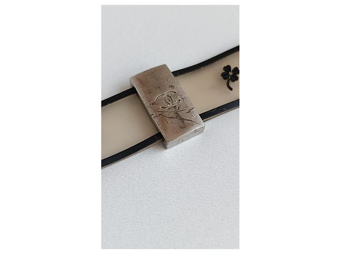 Vintage Gummigürtel mit Logo & Kleeblatt Chanel Frühling 2001 Silberbuckle Beige - Ansicht 13
