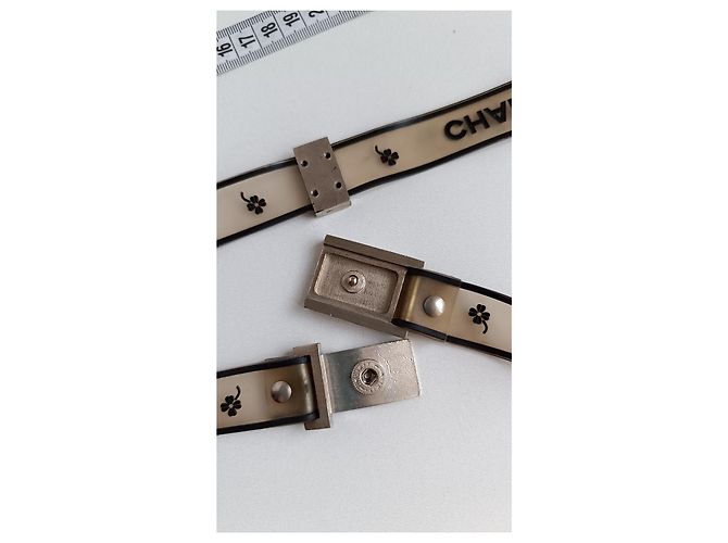 Vintage Gummigürtel mit Logo & Kleeblatt Chanel Frühling 2001 Silberbuckle Beige - Ansicht 15