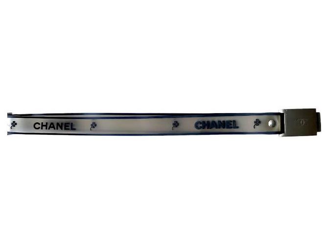 Vintage Gummigürtel mit Logo & Kleeblatt Chanel Frühling 2001 Silberbuckle Beige - Ansicht 16