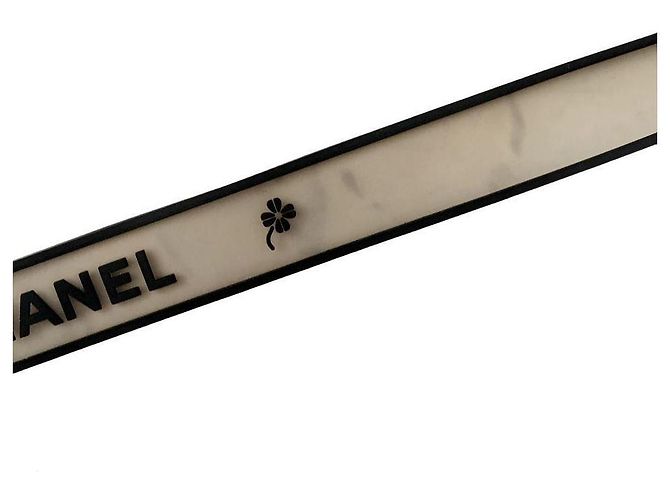 Vintage Gummigürtel mit Logo & Kleeblatt Chanel Frühling 2001 Silberbuckle Beige - Ansicht 5