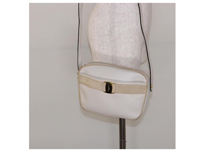 Borsa a Spalla Vala in Pelle Beige Oro Salvatore Ferragamo Auth hk2927 D'oro - vista 22