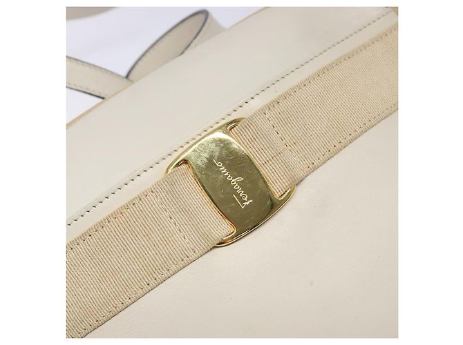 Borsa a Spalla Vala in Pelle Beige Oro Salvatore Ferragamo Auth hk2927 D'oro - vista 9