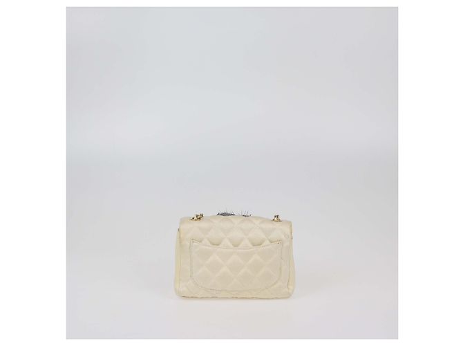Mini borsa a tracolla in satin trapuntato Camelia bianco sporco di Chanel - vista 3