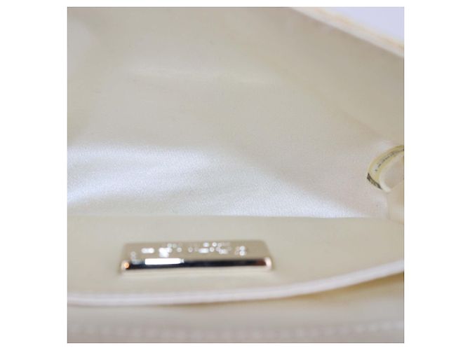Mini borsa a tracolla in satin trapuntato Camelia bianco sporco di Chanel - vista 6