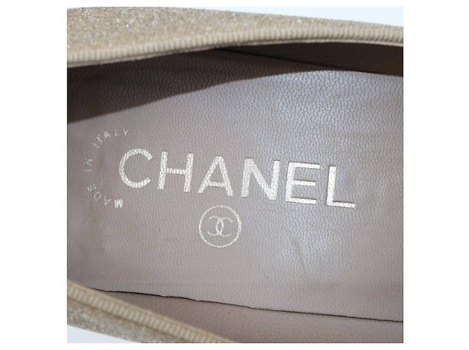 Décolleté Chanel con punta a cappello effetto glitter testurizzato beige/nero - vista 6