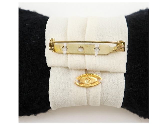Spilla in nastro nero e bianco Chanel - vista 3