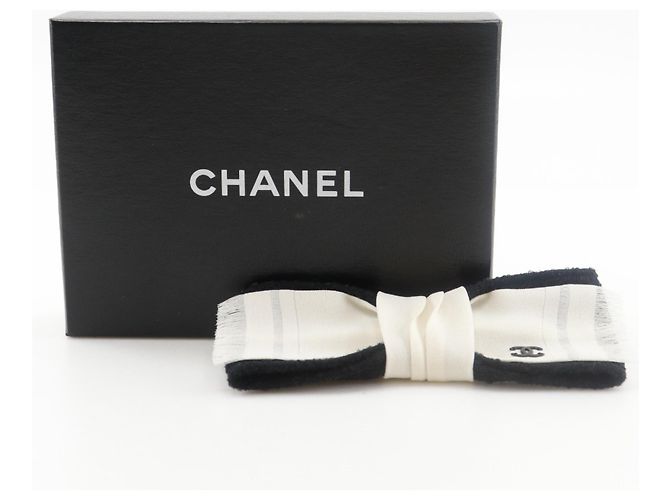 Spilla in nastro nero e bianco Chanel - vista 5