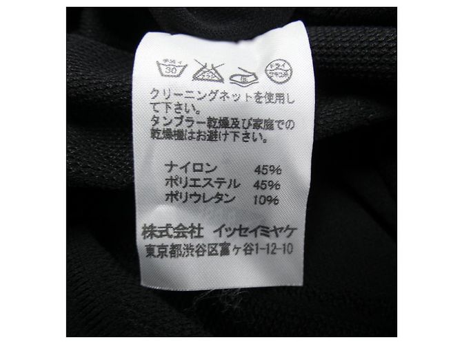 132 5. ISSEY MIYAKE Top Negro - vista 3