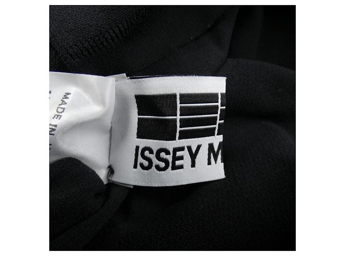 132 5. ISSEY MIYAKE Top Negro - vista 4