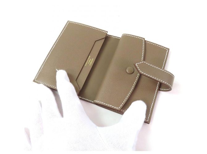 Mini billetera de cuero Bearn Vaugham de Hermès Castaño Gris pardo - vista 5