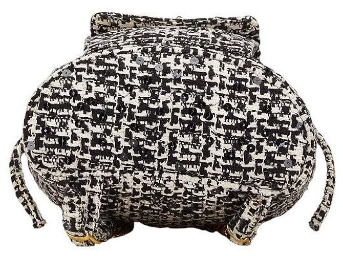 Timeless Chanel Coco Mark Matelassé Tweed Rucksack Schwarz Weiß - Ansicht 3