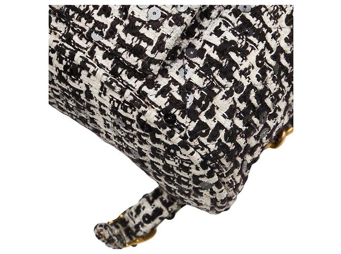 Timeless Chanel Coco Mark Matelassé Tweed Rucksack Schwarz Weiß - Ansicht 5