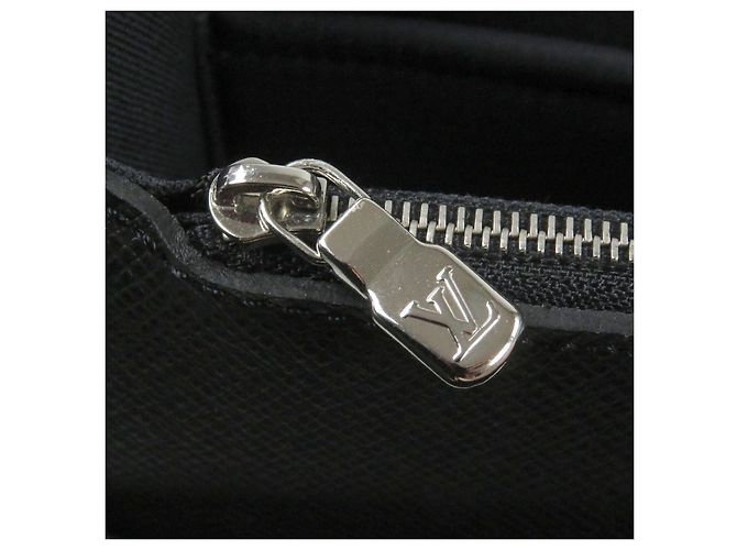 Borsa a Spalla Taiga Louis Vuitton Grigio - vista 10