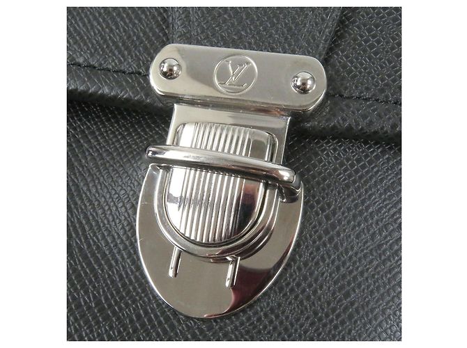 Borsa a Spalla Taiga Louis Vuitton Grigio - vista 9
