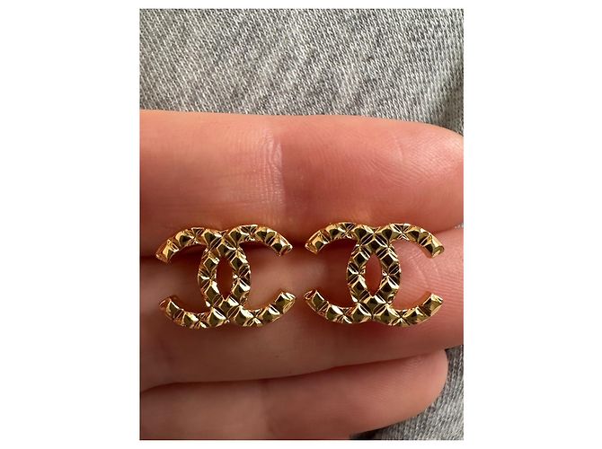 Chanel CC Dourado - vista 2