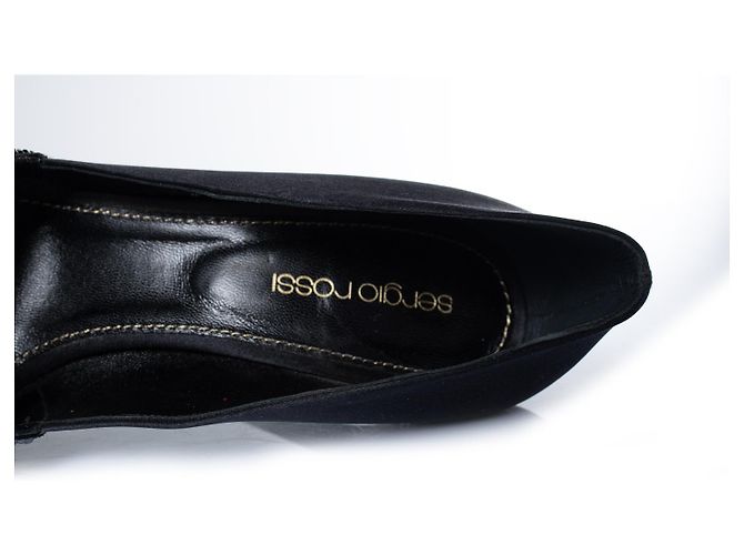Sergio Rossi, décolleté in satin nero con strass - vista 8