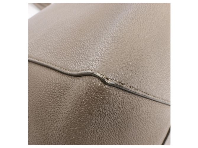 Céline Celine Cabas Phantom Kleine Schultertasche aus Leder in Taupe - Ansicht 11