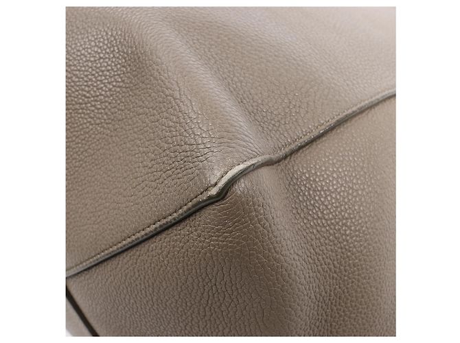 Céline Celine Cabas Phantom Kleine Schultertasche aus Leder in Taupe - Ansicht 12
