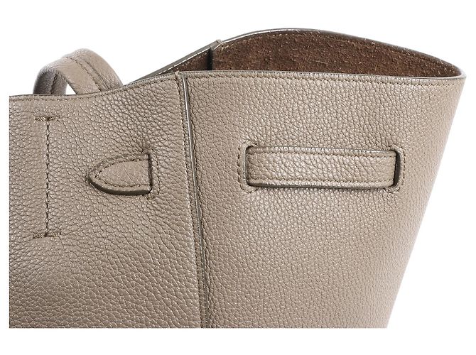 Céline Celine Cabas Phantom Kleine Schultertasche aus Leder in Taupe - Ansicht 14