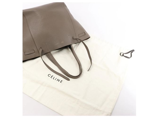 Céline Celine Cabas Phantom Kleine Schultertasche aus Leder in Taupe - Ansicht 15