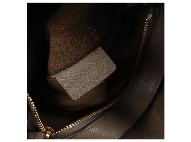 Céline Celine Cabas Phantom Kleine Schultertasche aus Leder in Taupe - Ansicht 16