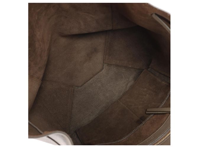 Céline Celine Cabas Phantom Kleine Schultertasche aus Leder in Taupe - Ansicht 17