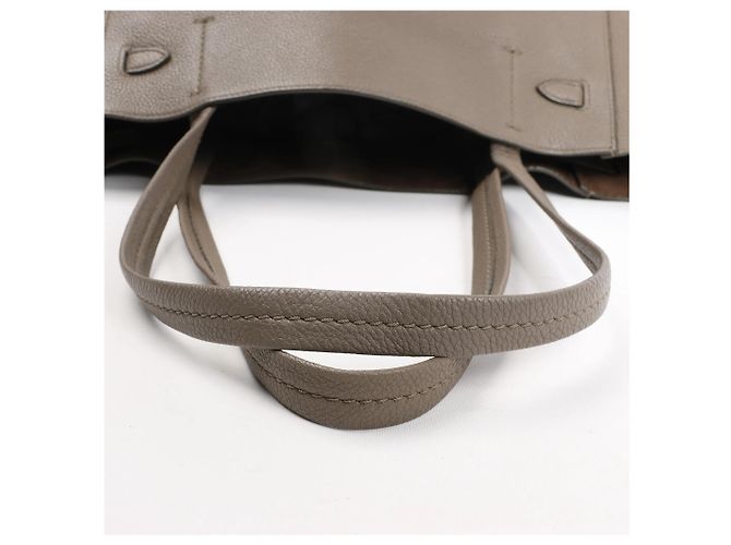 Céline Celine Cabas Phantom Kleine Schultertasche aus Leder in Taupe - Ansicht 7