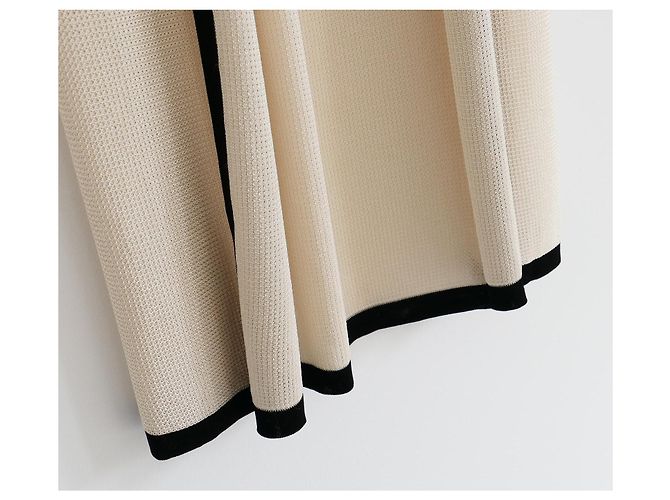 Chanel Crucero 2010 10C Abrigo Cardigan Crema & Negro Crudo - vista 2
